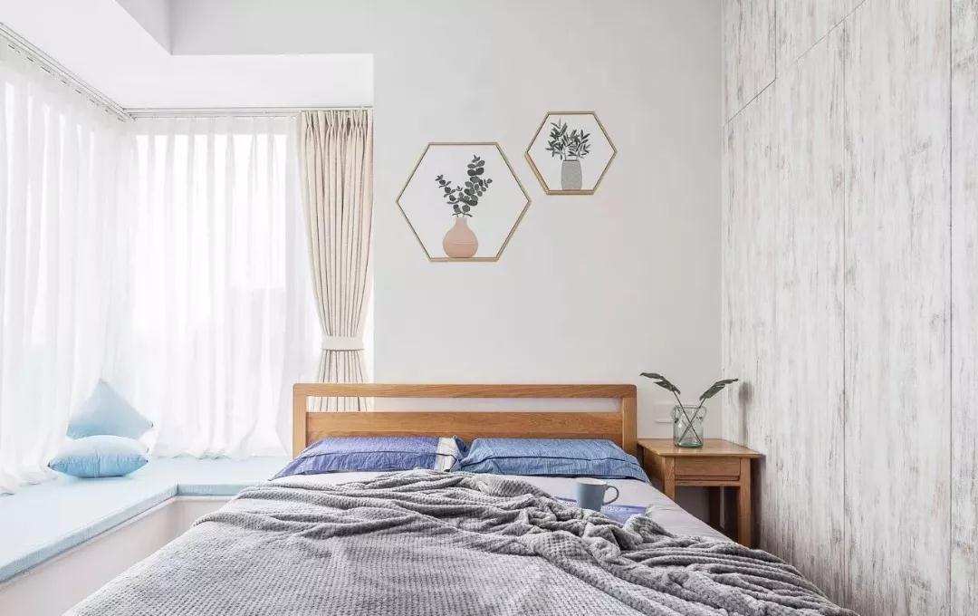 床头柜的20种玩法，卧室变大还能美出新高度 ！